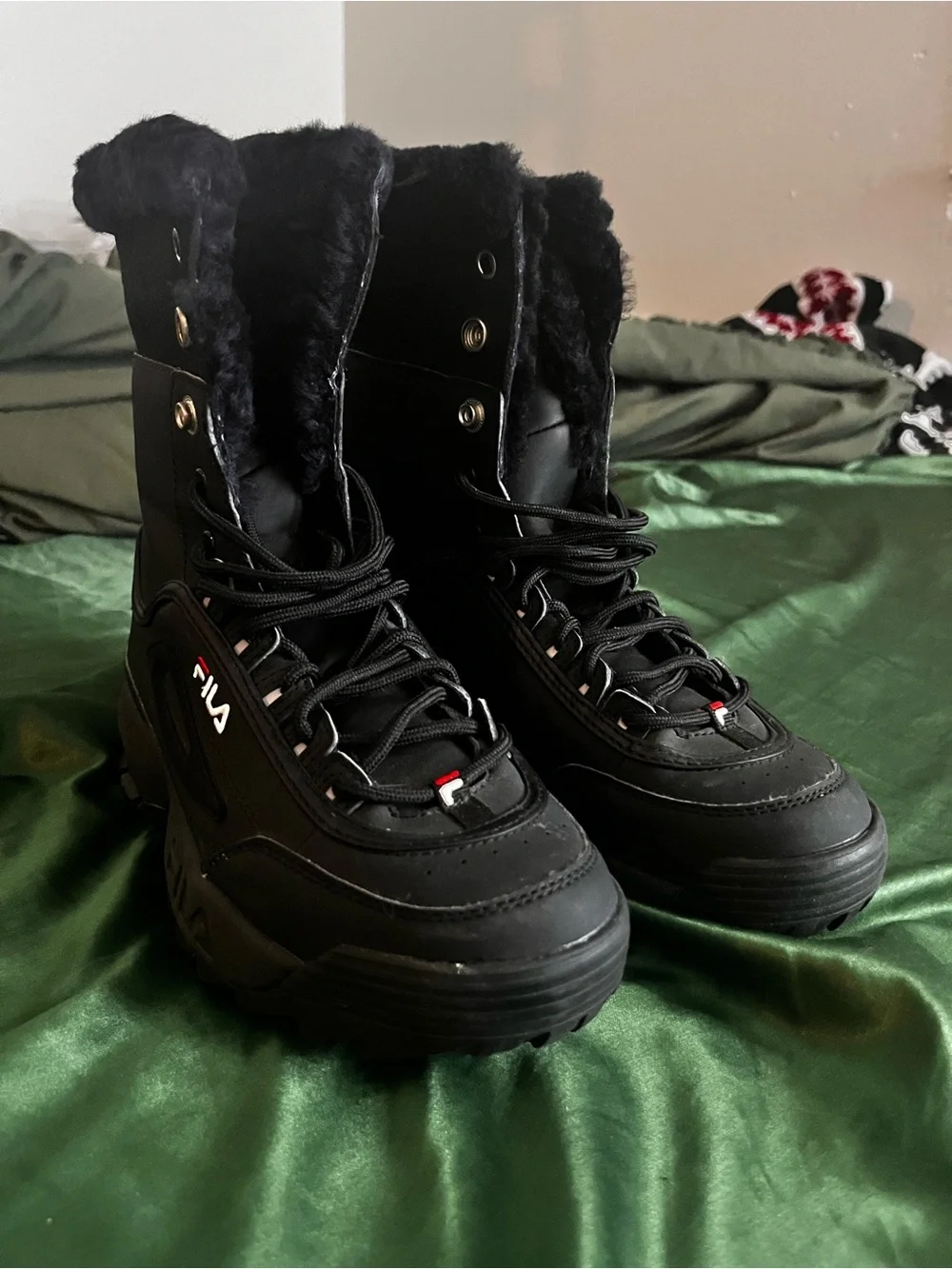 Fila lace up